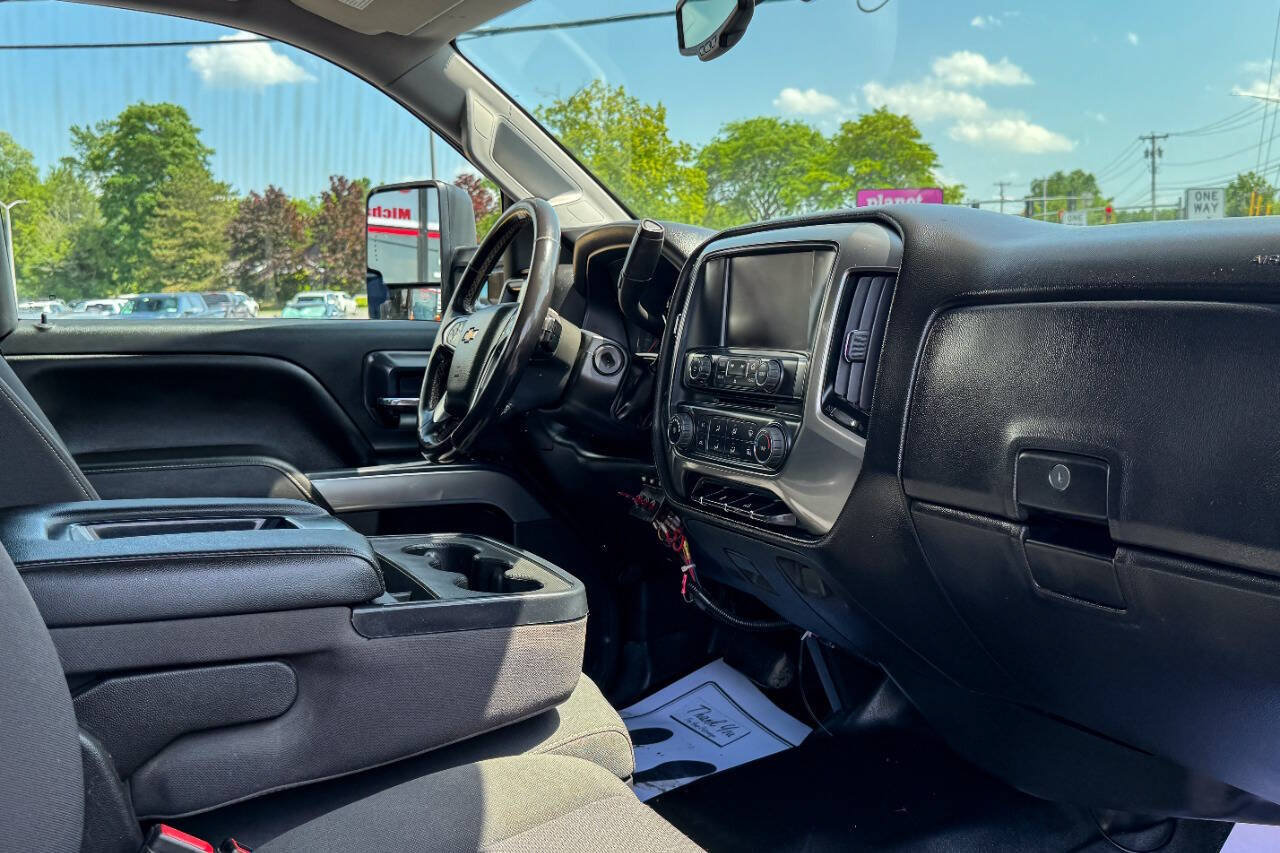 Used 2018 Chevrolet Silverado 3500 LT AWD/4WD image 15