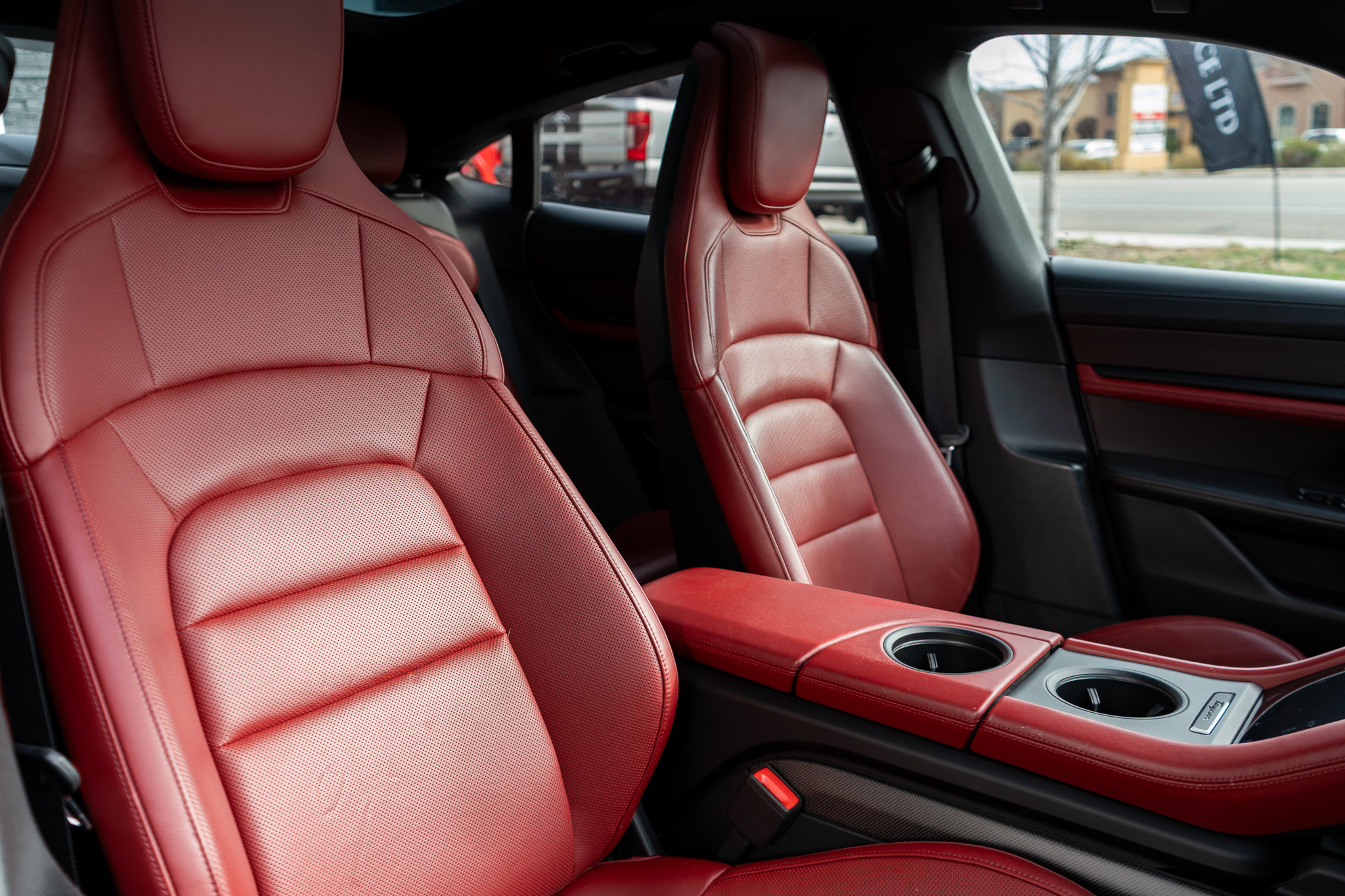 Used 2020 Porsche Taycan 4S image 9