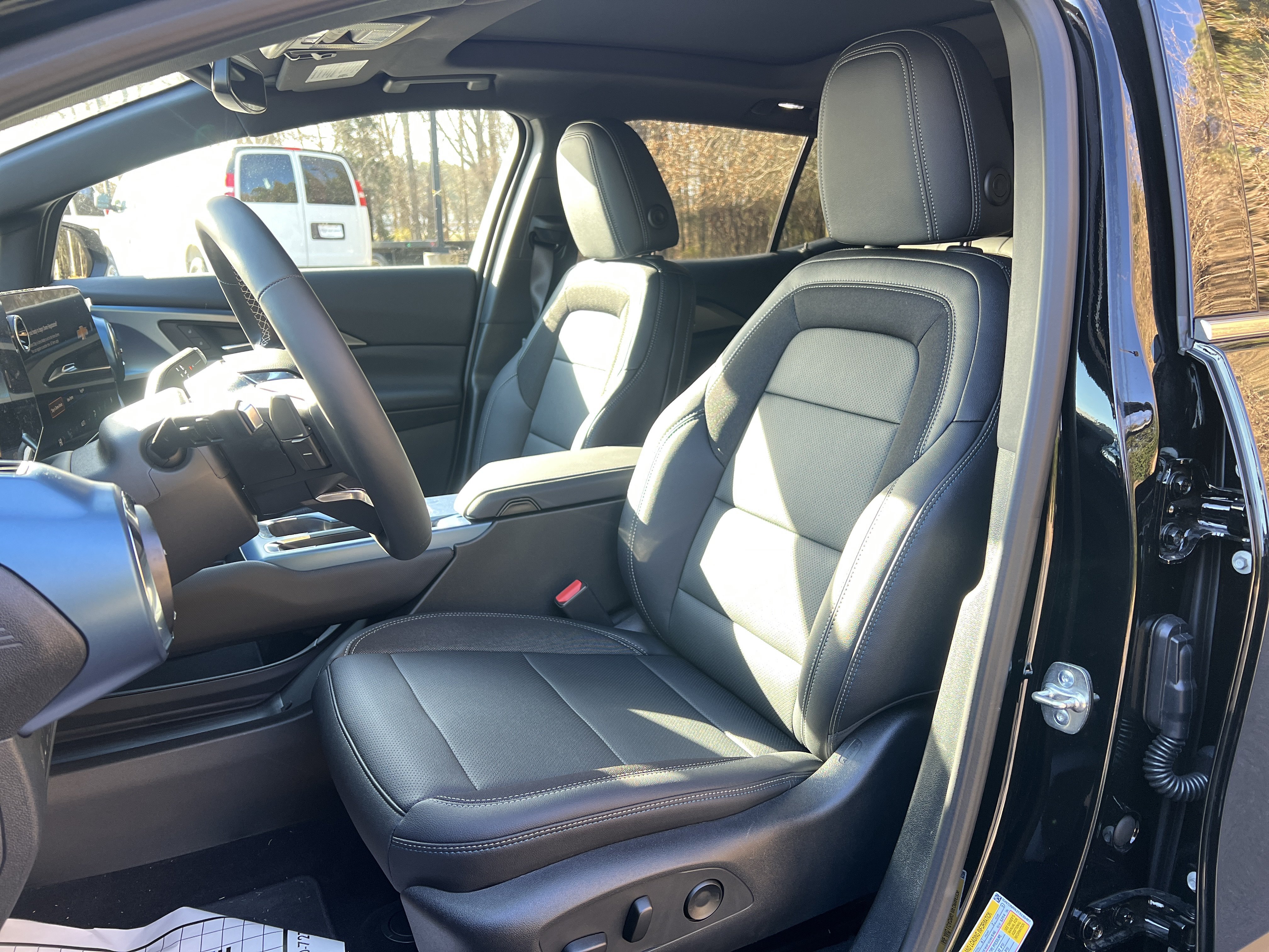 New 2026 Chevrolet Equinox EV LT AWD/4WD image 16