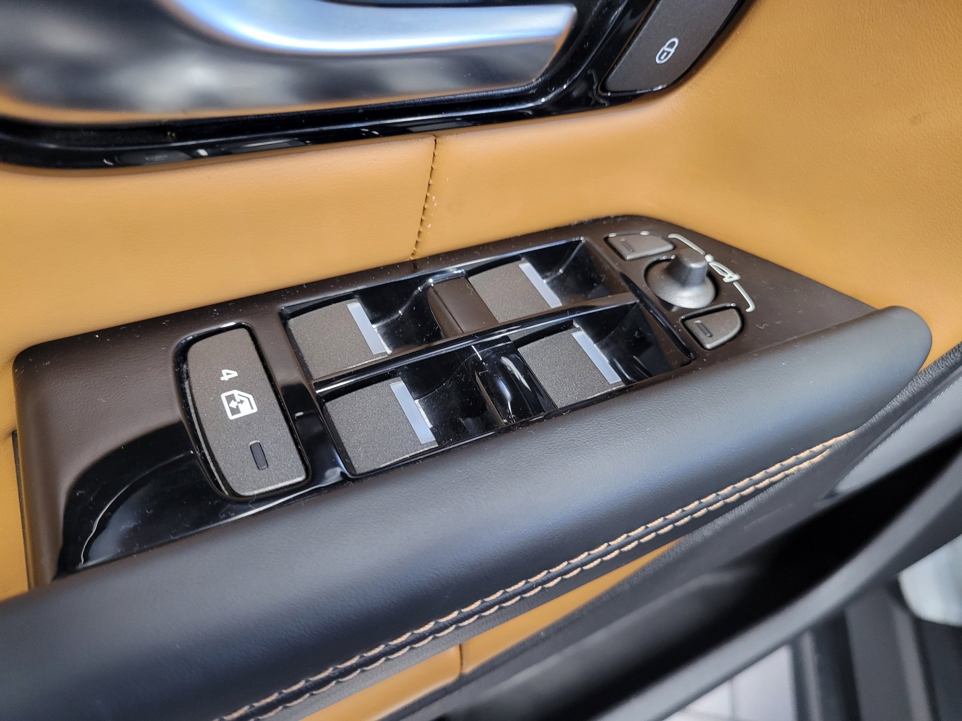 Used 2019 Land Rover Range Rover Evoque HSE Dynamic image 17