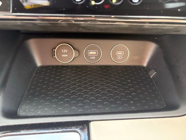 Used 2025 Genesis G70 2.5T image 22