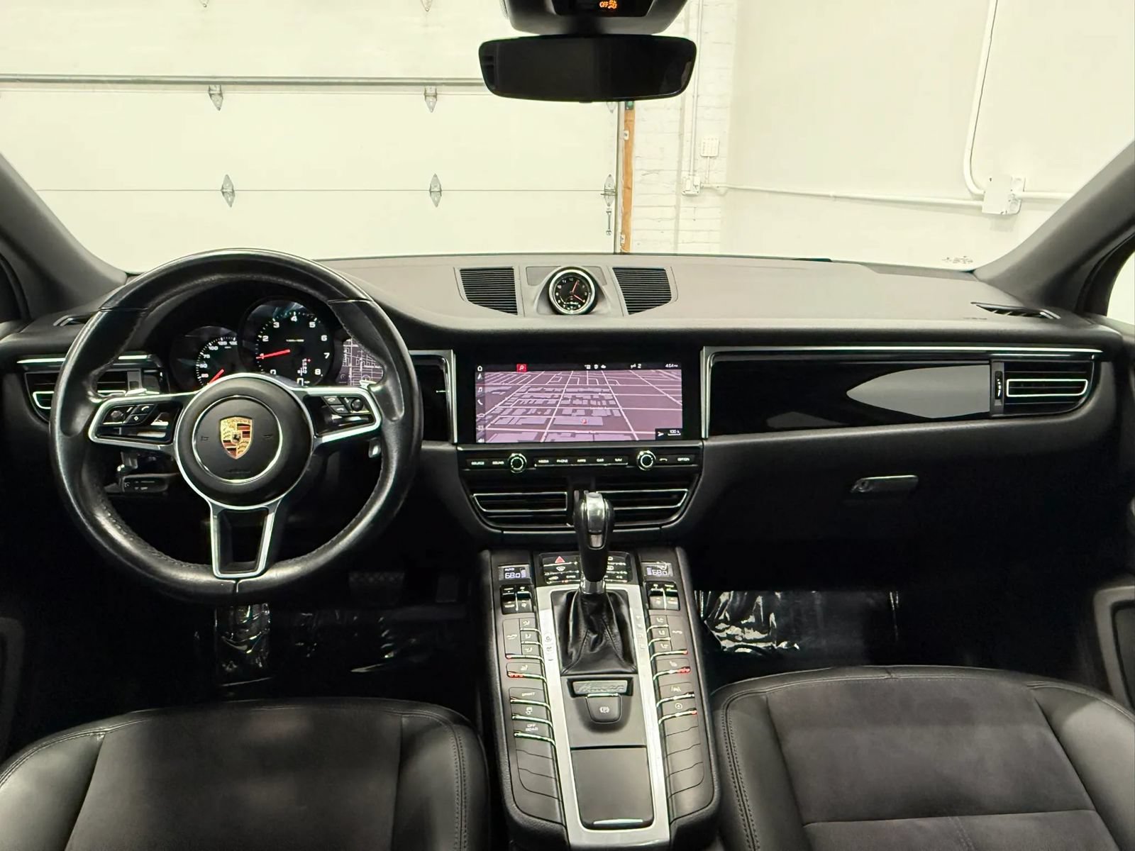 Used 2020 Porsche Macan AWD/4WD image 26