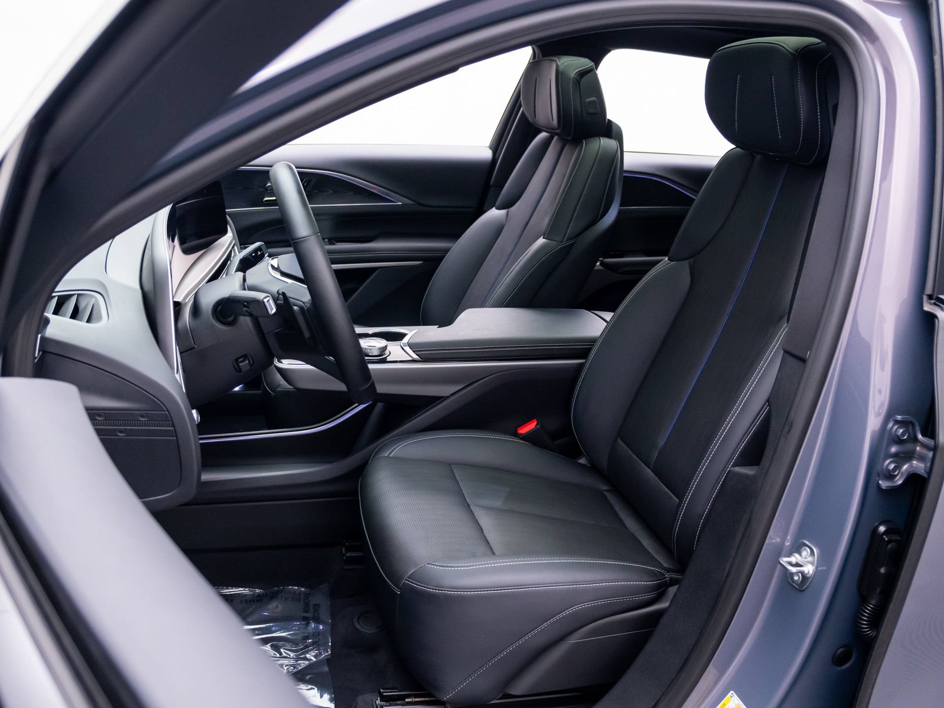Certified 2024 Cadillac Lyriq Luxury w/ LPO, Floor Liner Package AWD/4WD image 20