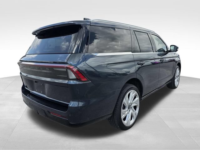 Used 2025 Lincoln Navigator Reserve AWD/4WD image 3
