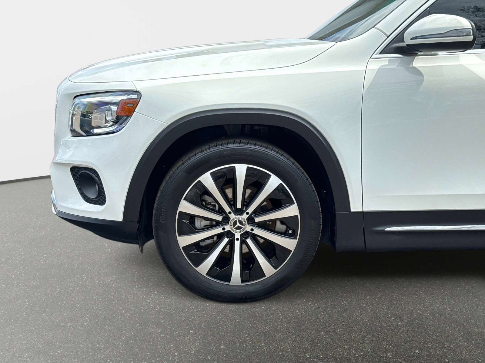 Used 2023 Mercedes-Benz GLB 250 4MATIC w/ Premium Package image 12