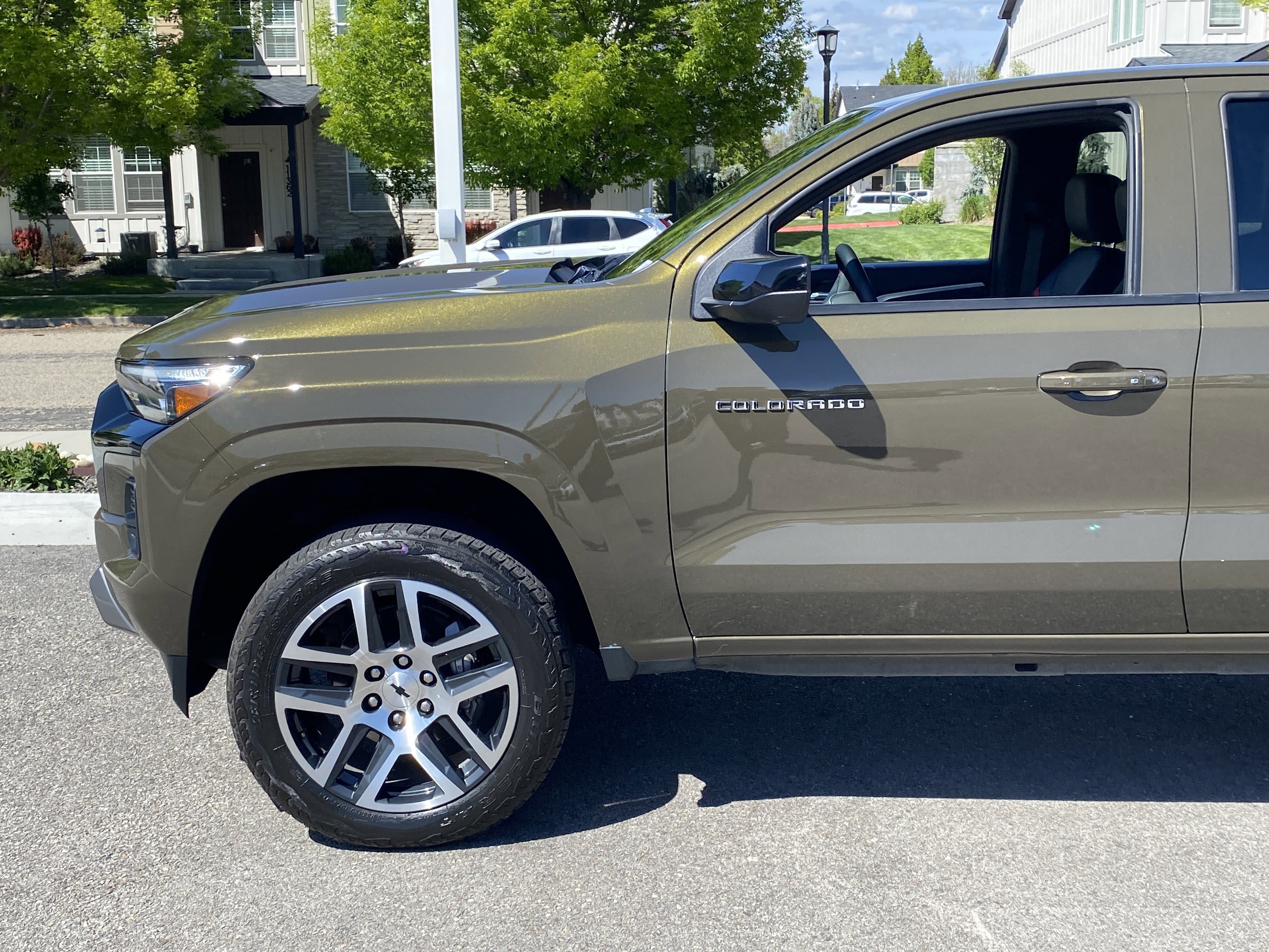 Used 2023 Chevrolet Colorado Z71 w/ Z71 Convenience Package 2 AWD/4WD image 2