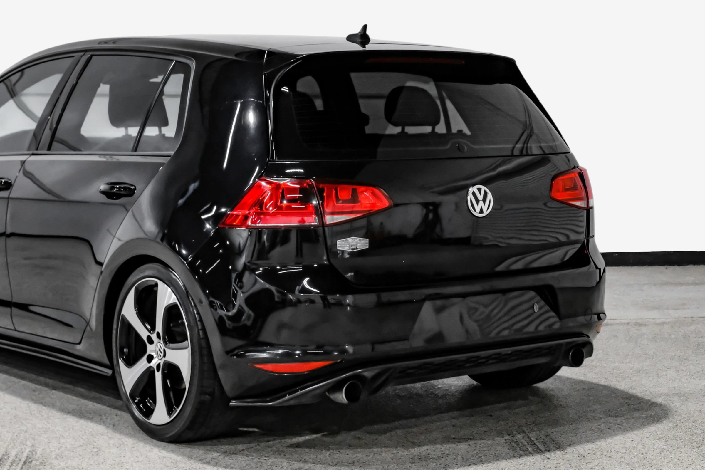 Used 2016 Volkswagen GTI SE FWD image 17