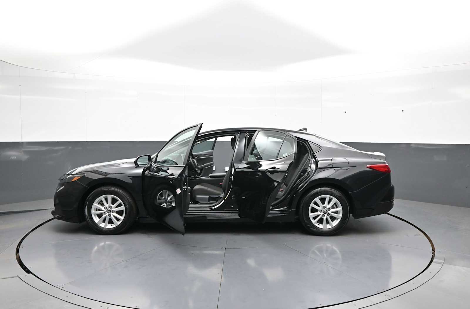 Used 2026 Toyota Camry LE FWD image 41
