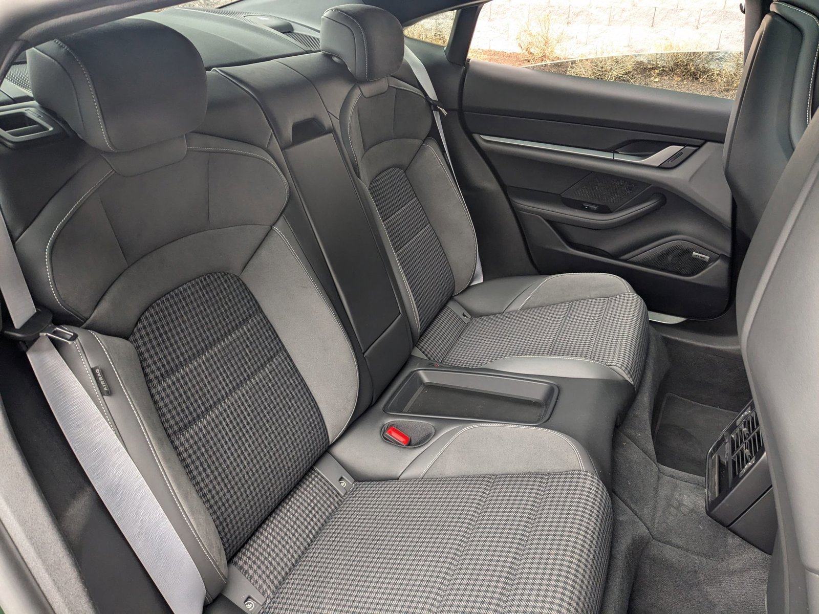 Used 2025 Porsche Taycan image 22