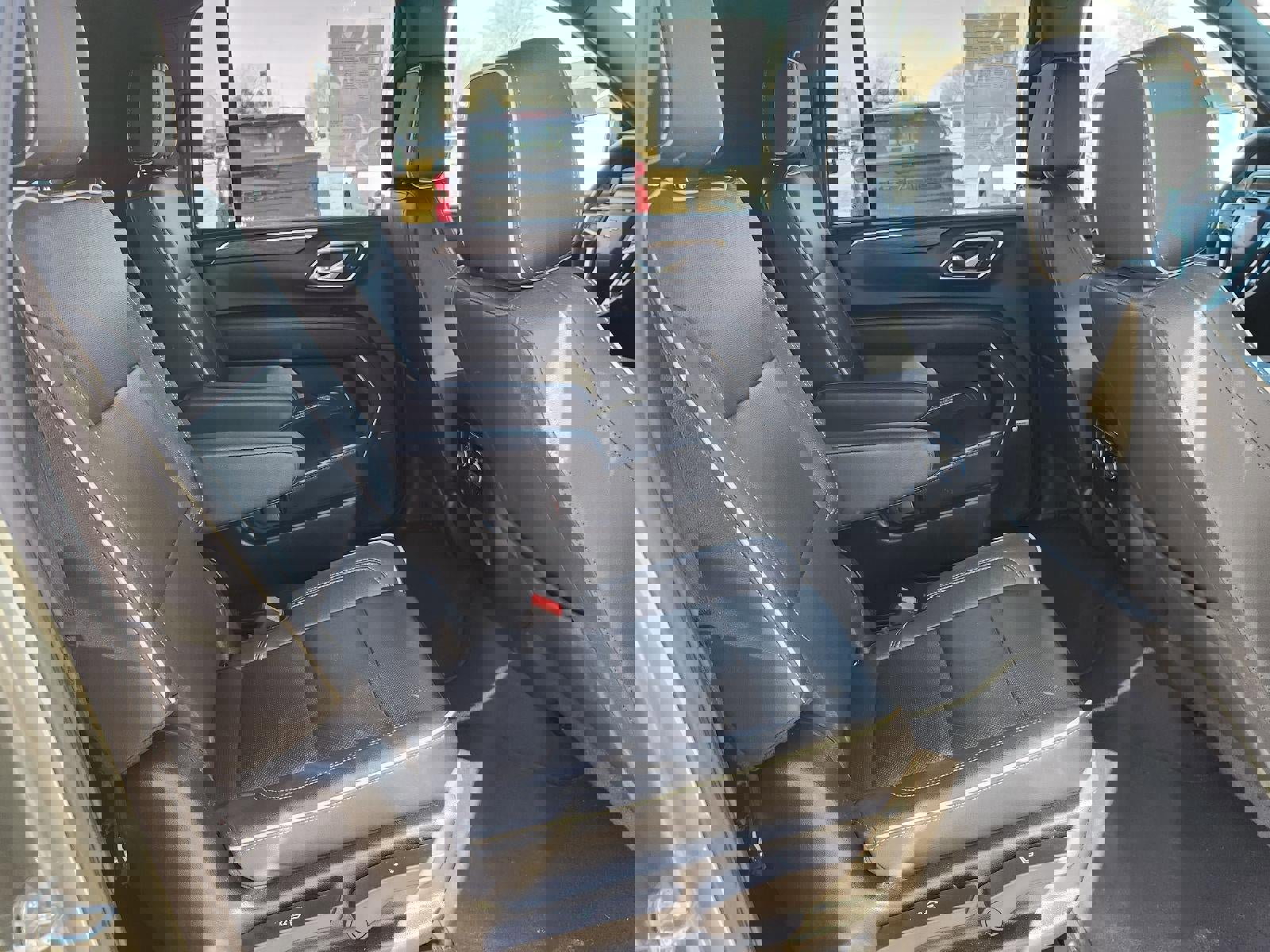 Used 2023 Chevrolet Suburban Premier image 25