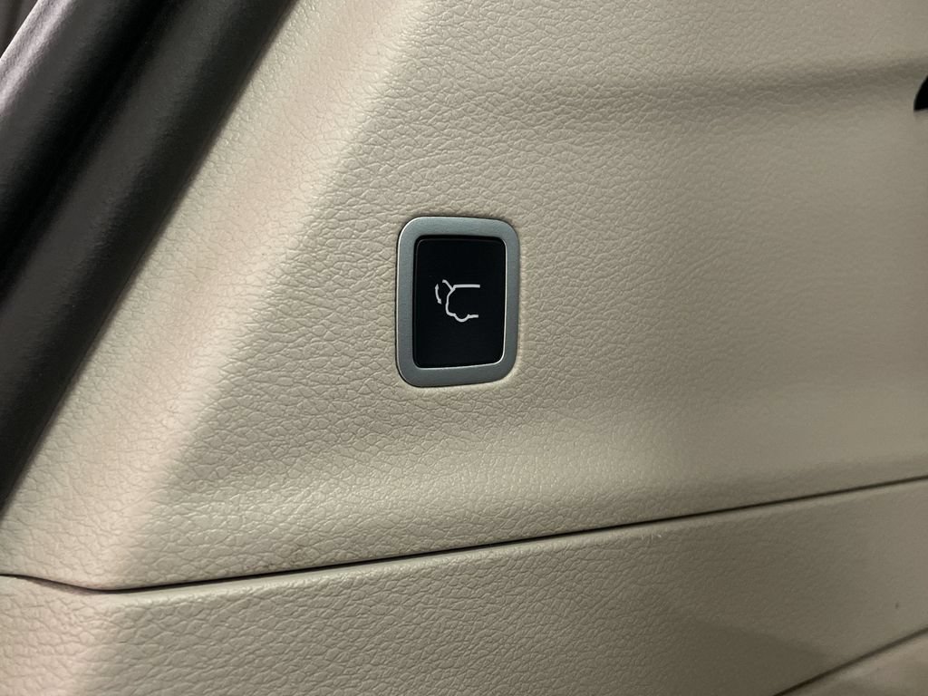 Used 2024 Chrysler Voyager LX FWD image 26