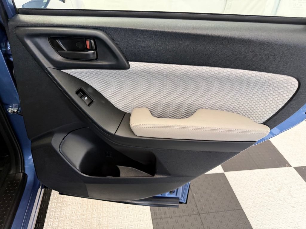 Used 2017 Subaru Forester 2.5i AWD/4WD image 24