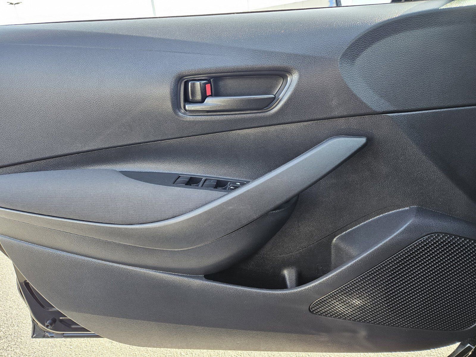 Used 2025 Toyota Corolla LE image 30