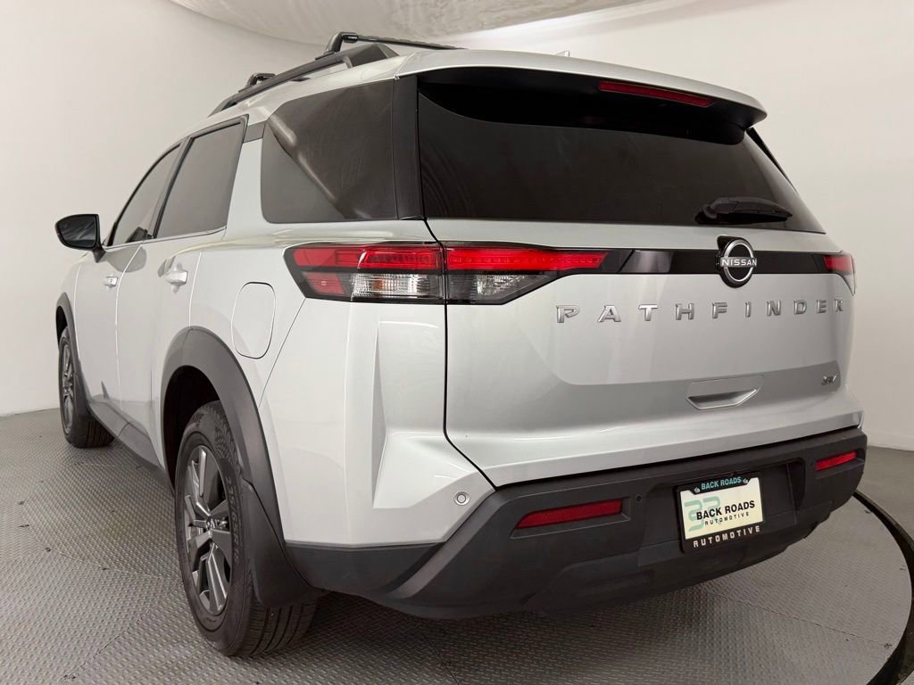 Used 2023 Nissan Pathfinder SV image 7