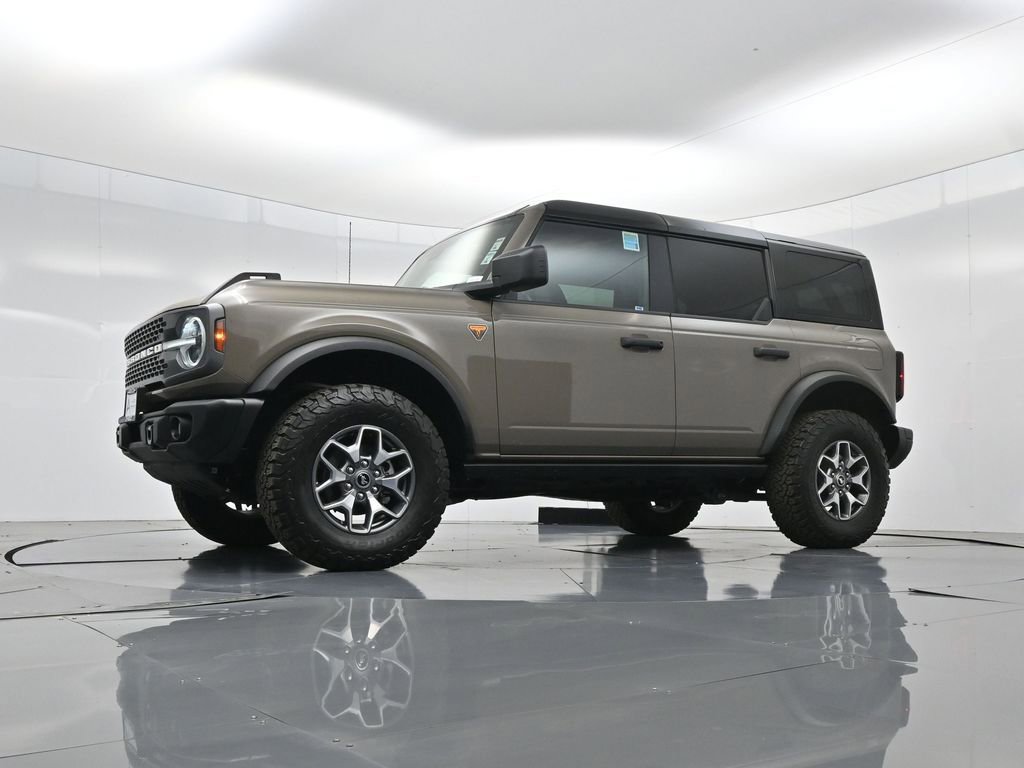 Used 2025 Ford Bronco Badlands image 43