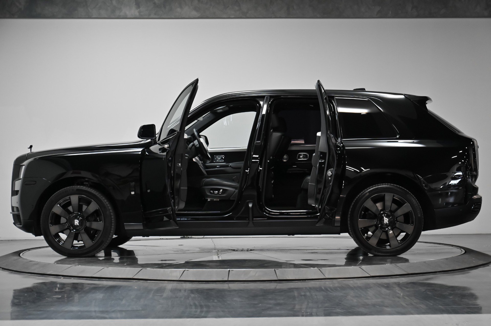 Used 2019 Rolls-Royce Cullinan image 22