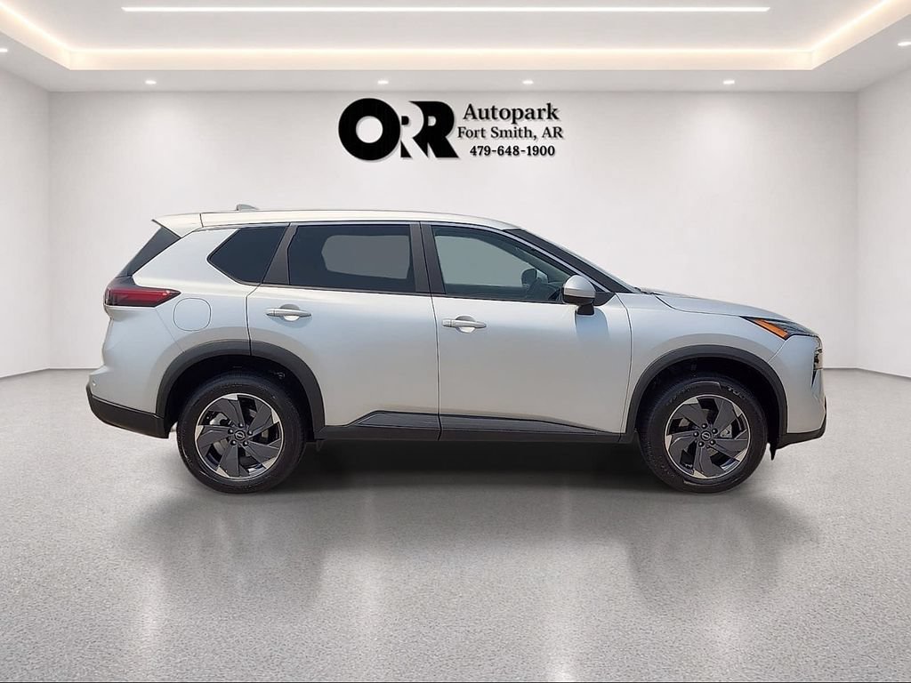 Used 2025 Nissan Rogue SV FWD image 6