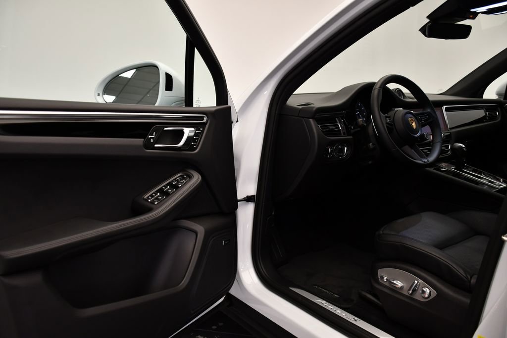 Used 2024 Porsche Macan S image 41