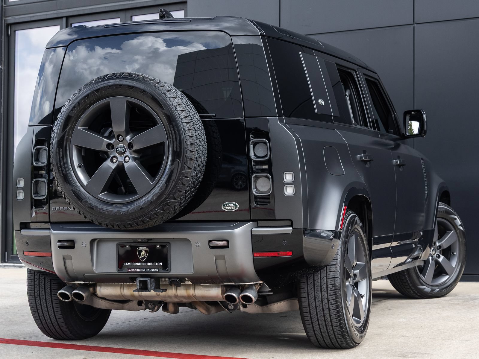 Used 2023 Land Rover Defender 110 V8 AWD/4WD image 8