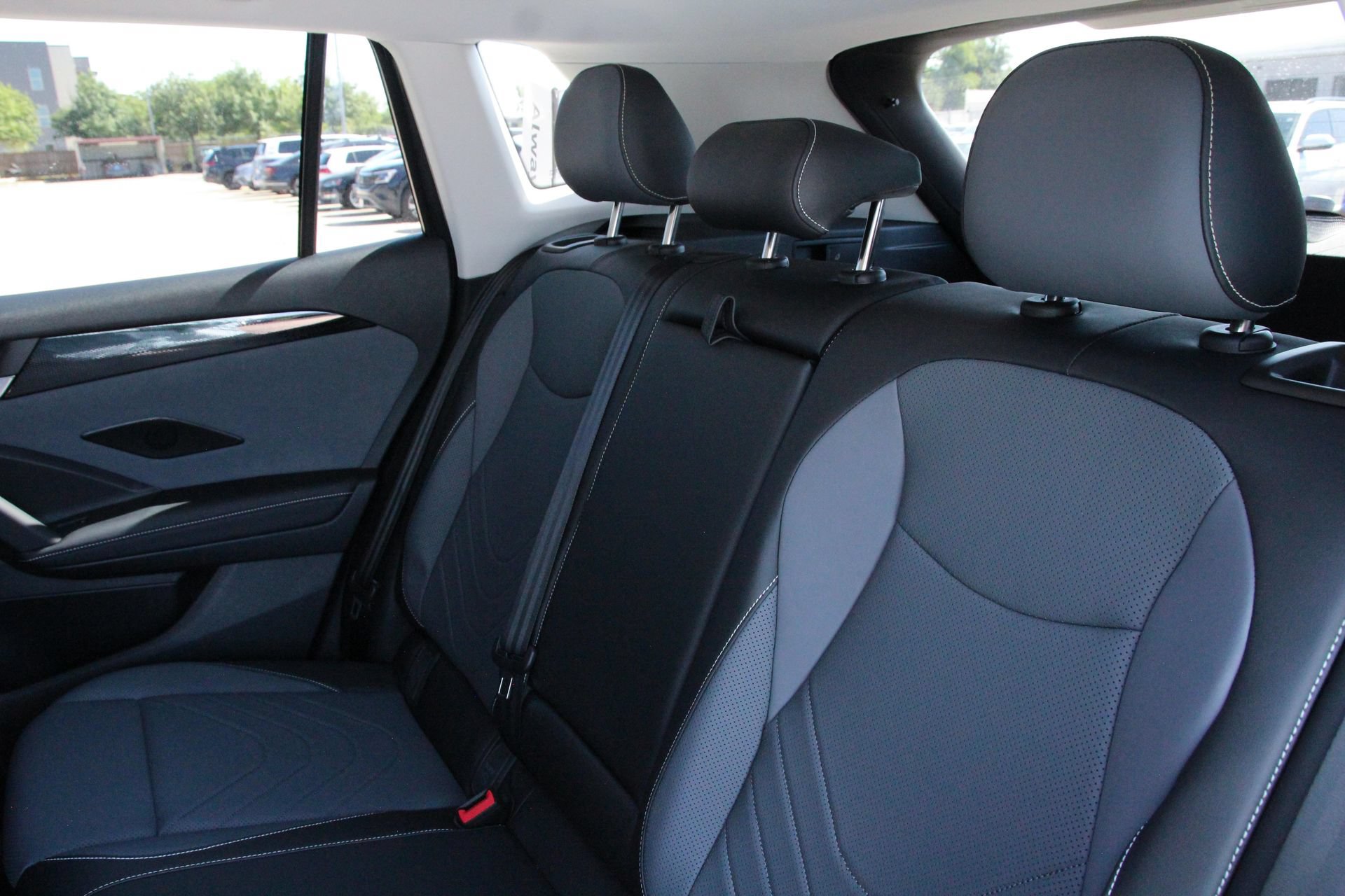 Certified 2025 Volkswagen Tiguan SE FWD image 15