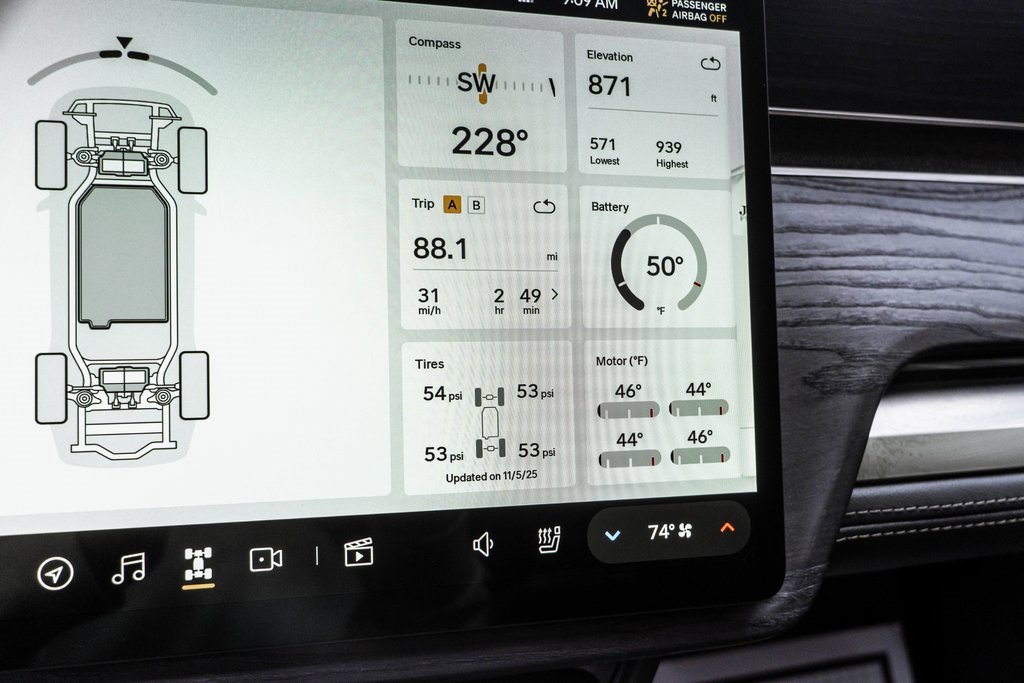 Used 2023 Rivian R1T Adventure image 20