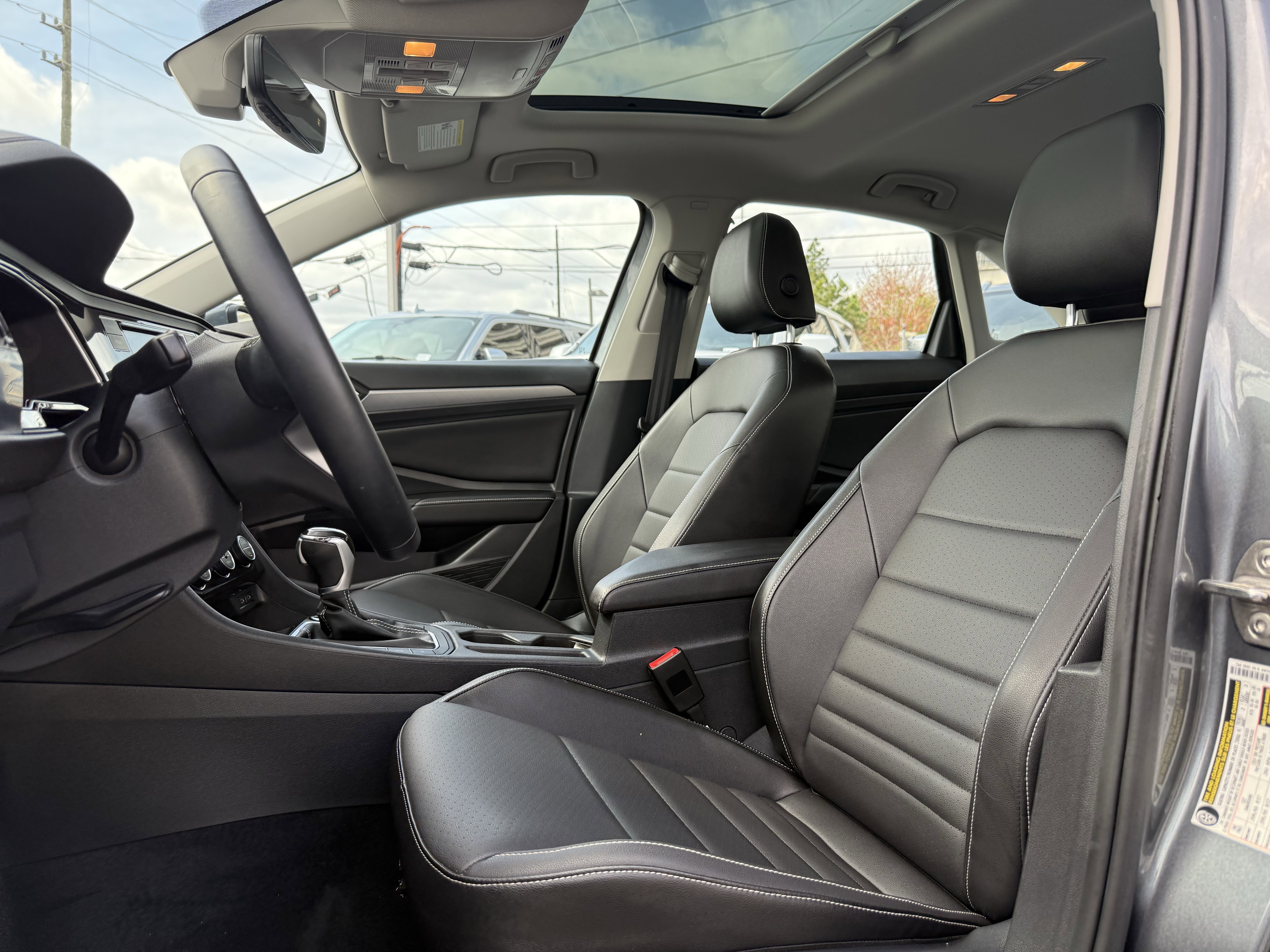 Used 2022 Volkswagen Jetta SE image 13