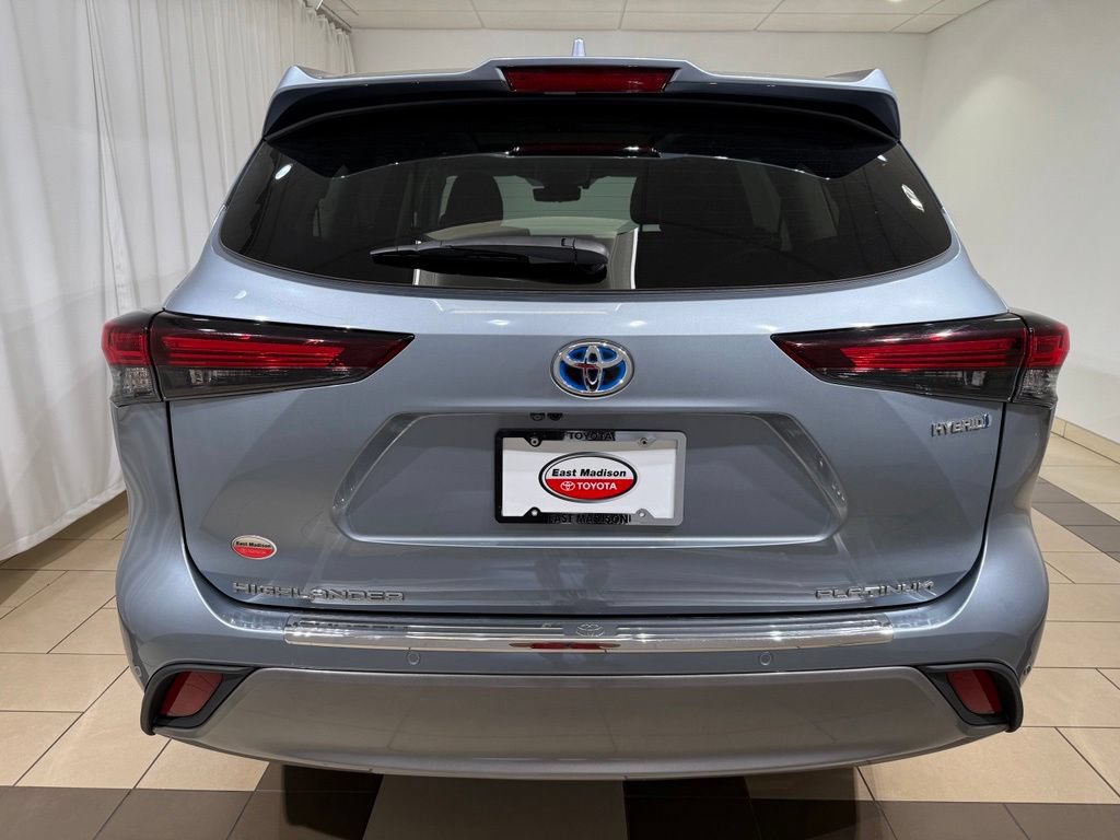Certified 2024 Toyota Highlander Platinum AWD/4WD image 4