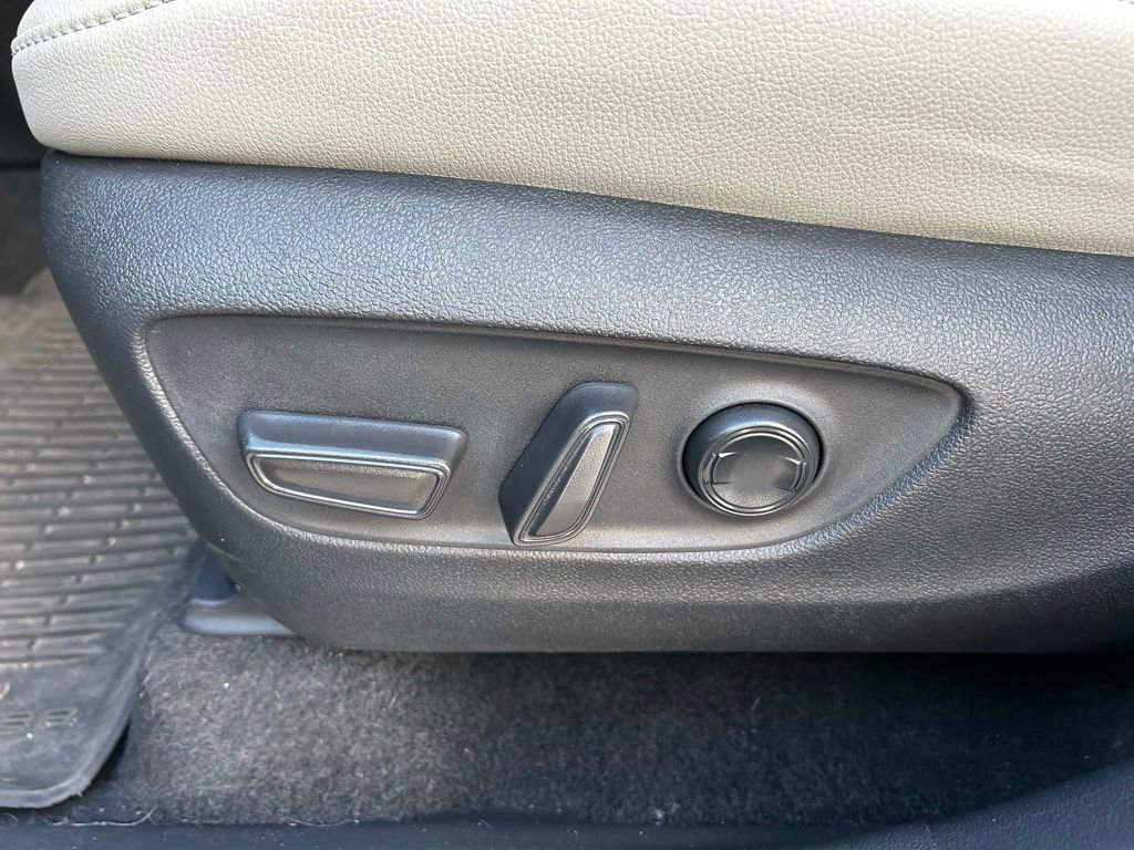 Certified 2025 Toyota Grand Highlander AWD image 17