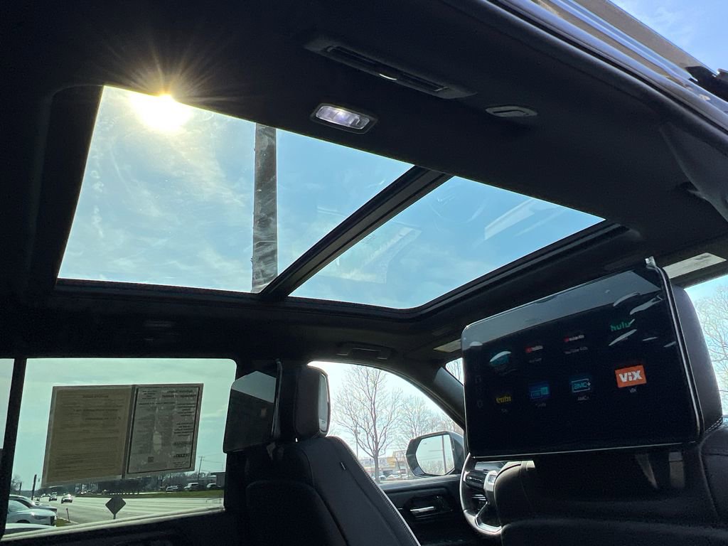 Used 2025 GMC Yukon AT4 Ultimate w/ LPO, Floor Liner Package image 13