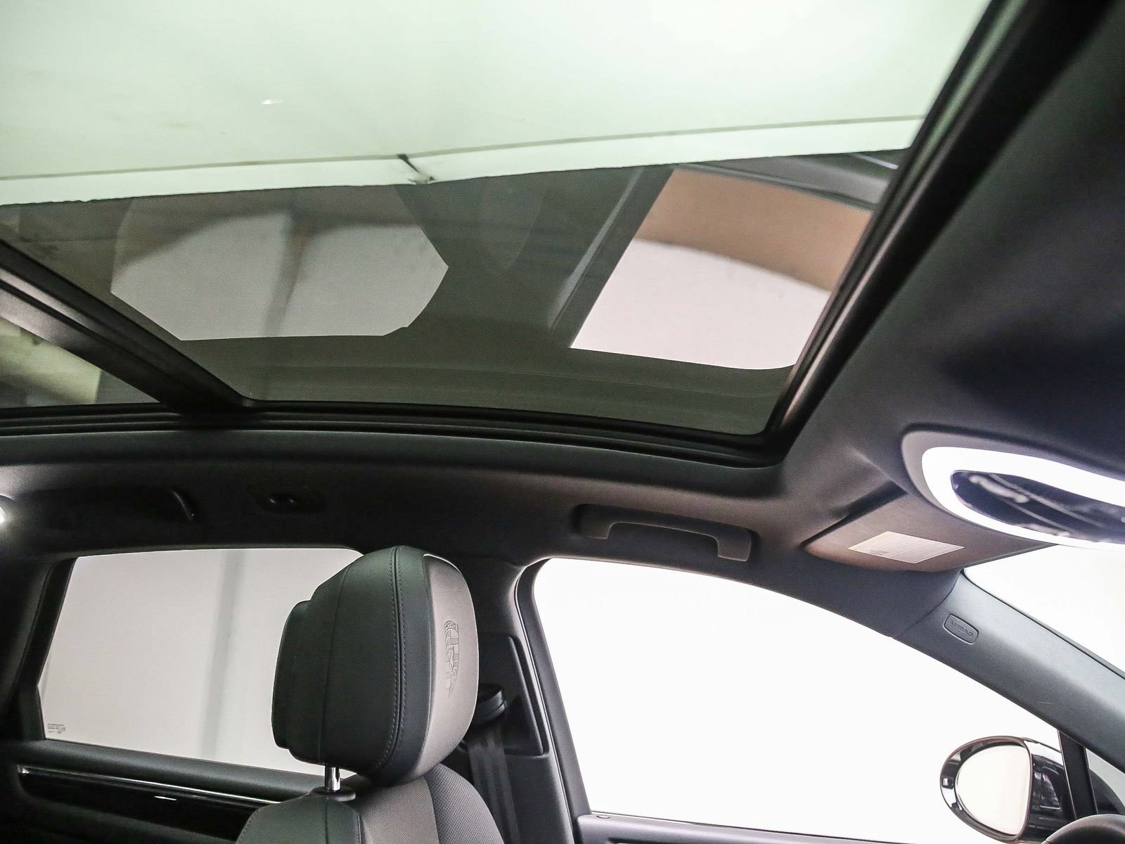 Certified 2025 Porsche Macan S AWD/4WD image 22