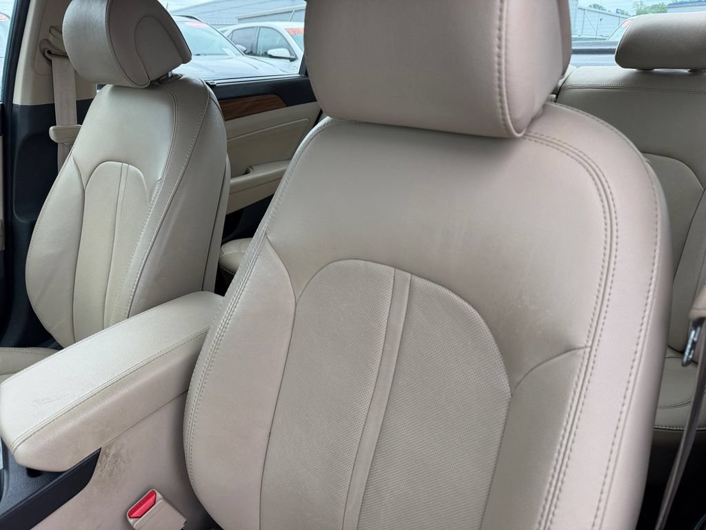 Used 2015 Hyundai Sonata Limited w/ Option Group 05 FWD image 13