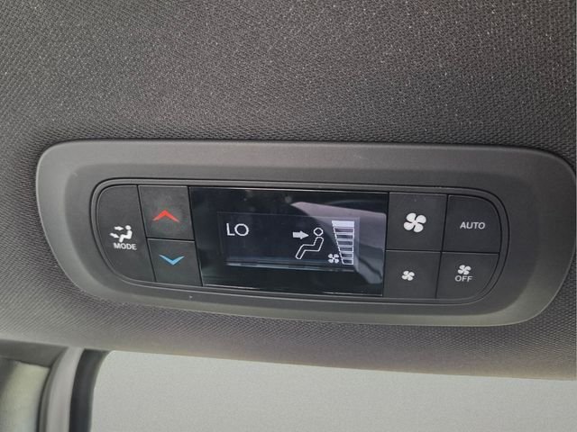 Used 2024 Chrysler Pacifica Limited FWD image 14