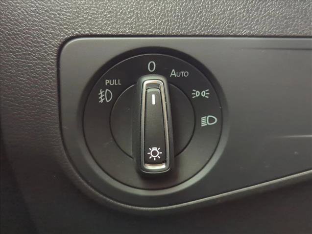 Used 2020 Volkswagen Tiguan SE image 12