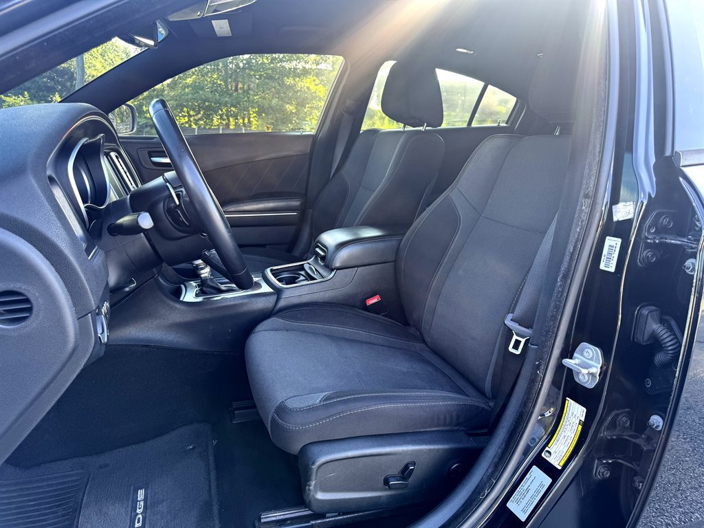 Used 2015 Dodge Charger R/T RWD image 3