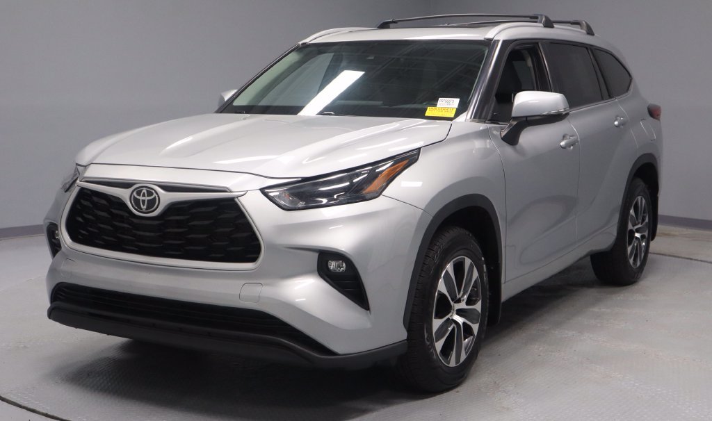 Used 2023 Toyota Highlander XLE AWD/4WD image 7