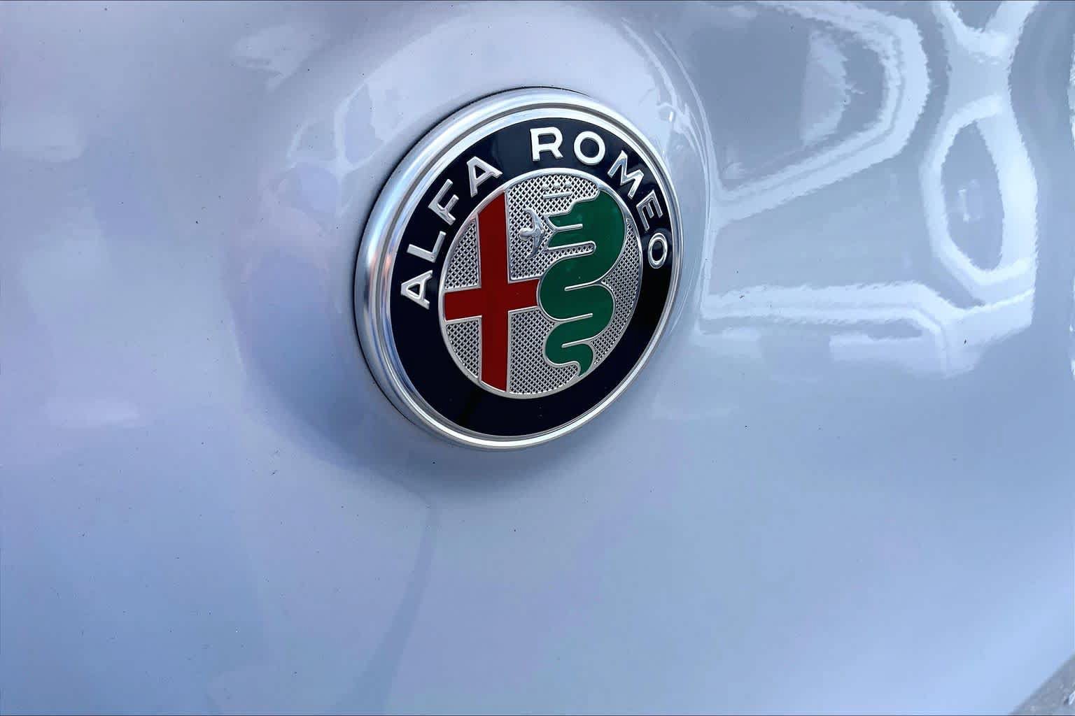 Used 2023 Alfa Romeo Stelvio Ti AWD/4WD image 10