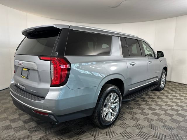 Used 2023 GMC Yukon XL SLT w/ SLT Premium Package image 3