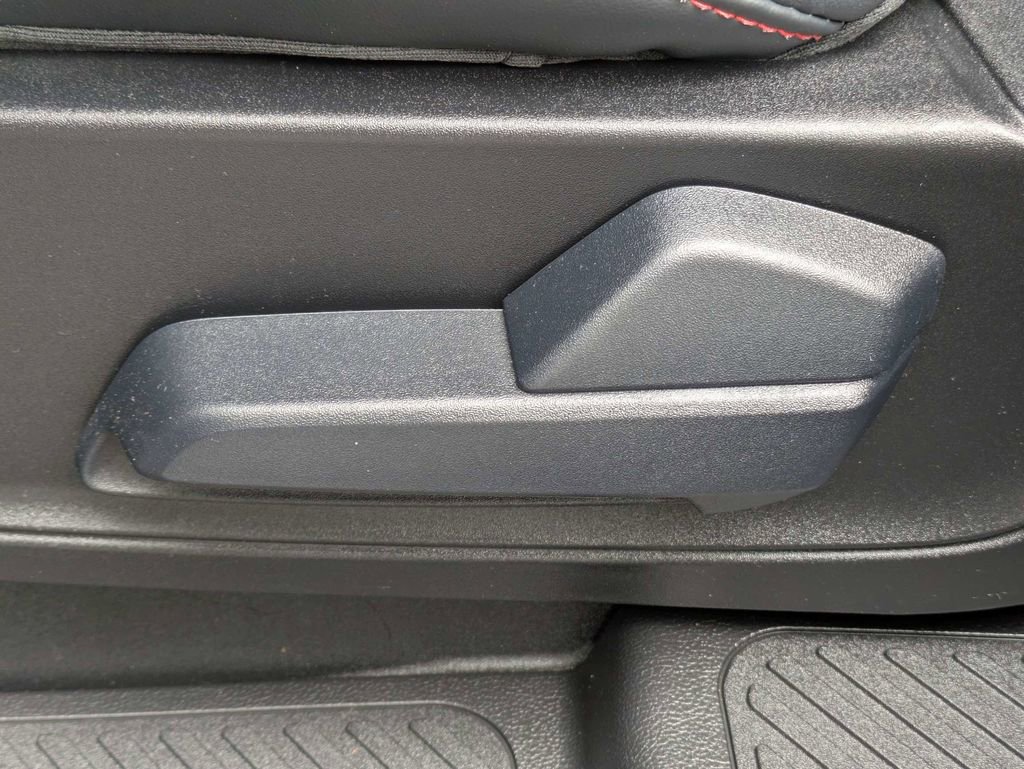 Used 2025 Ford Explorer ST image 17