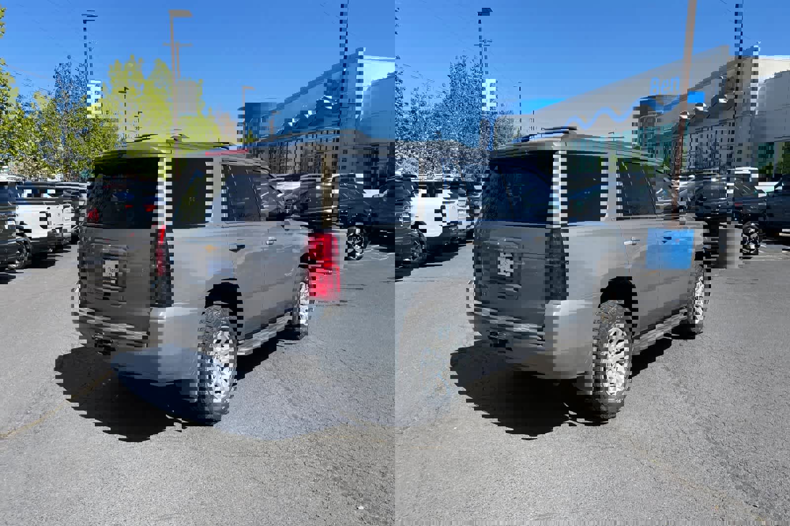 Used 2017 Chevrolet Tahoe LT w/ Luxury Package AWD/4WD image 5