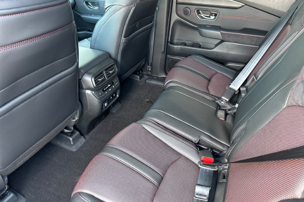 New 2026 Honda Pilot Black Edition image 6