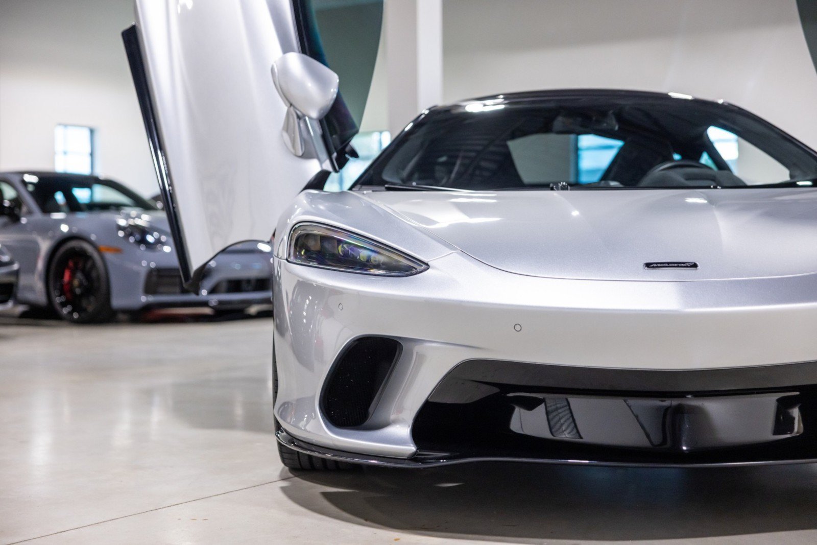 Used 2022 McLaren GT RWD image 20