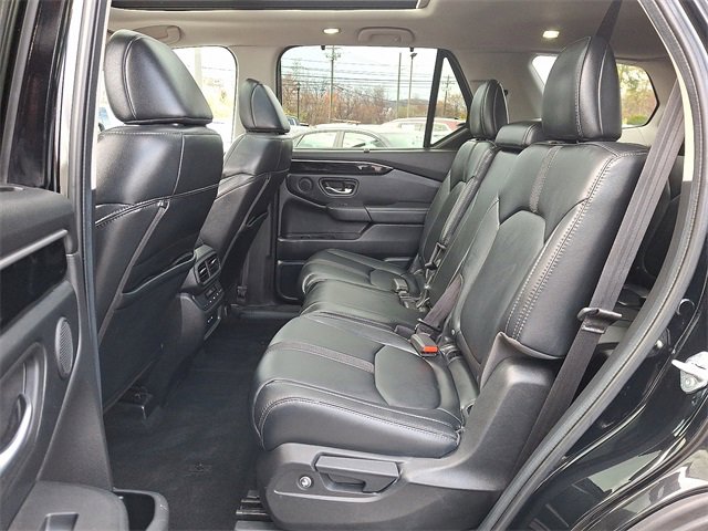 Used 2025 Honda Pilot Touring image 10