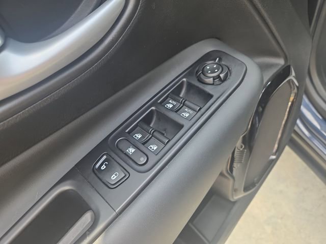 Used 2023 Jeep Renegade Altitude image 11