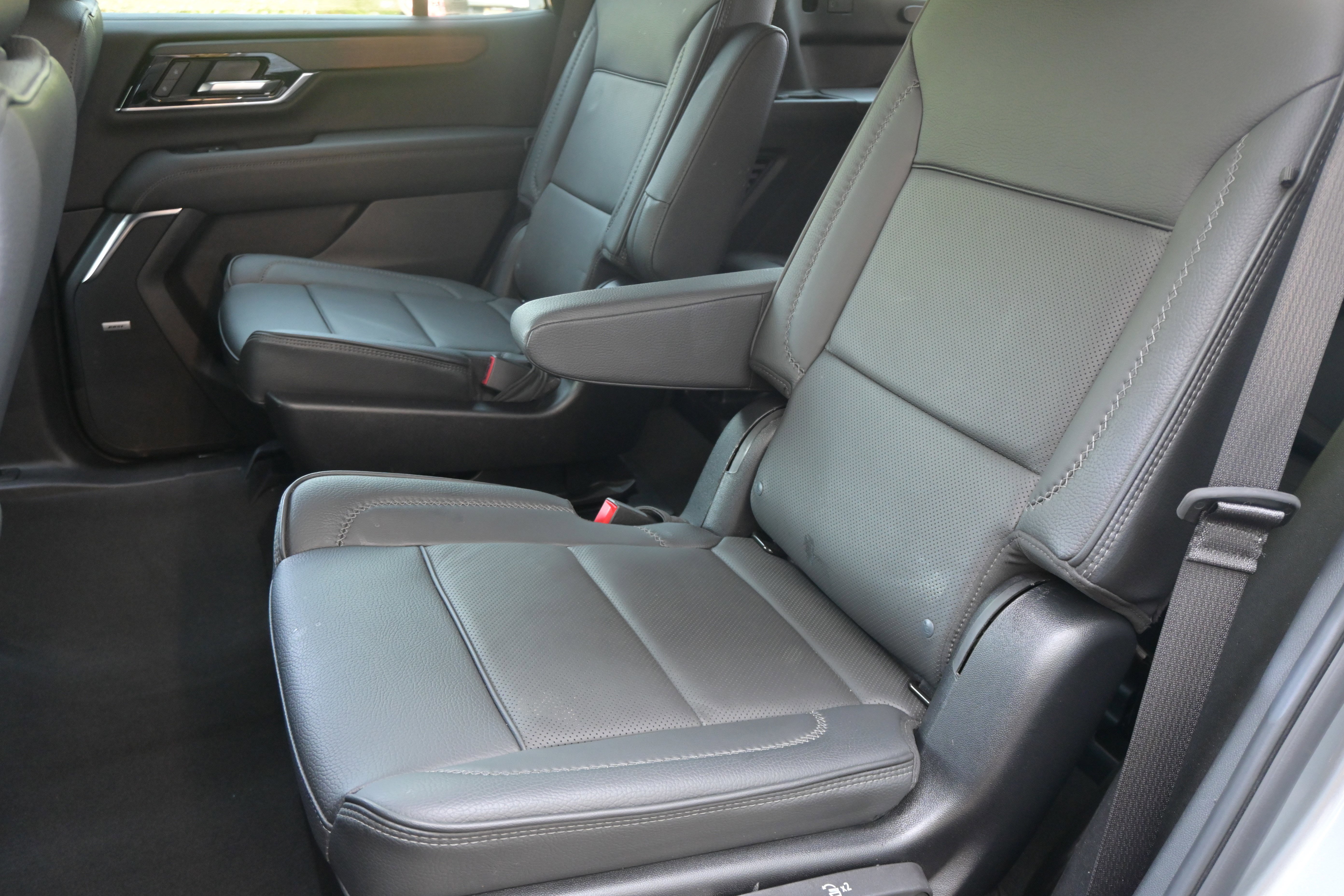 Used 2025 GMC Yukon Denali image 31