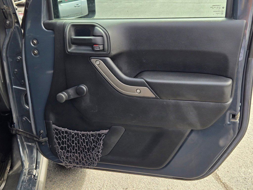 Used 2017 Jeep Wrangler Unlimited Willys image 4