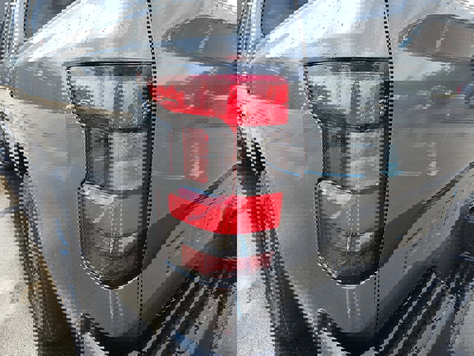 Used 2025 Nissan Frontier SV image 32