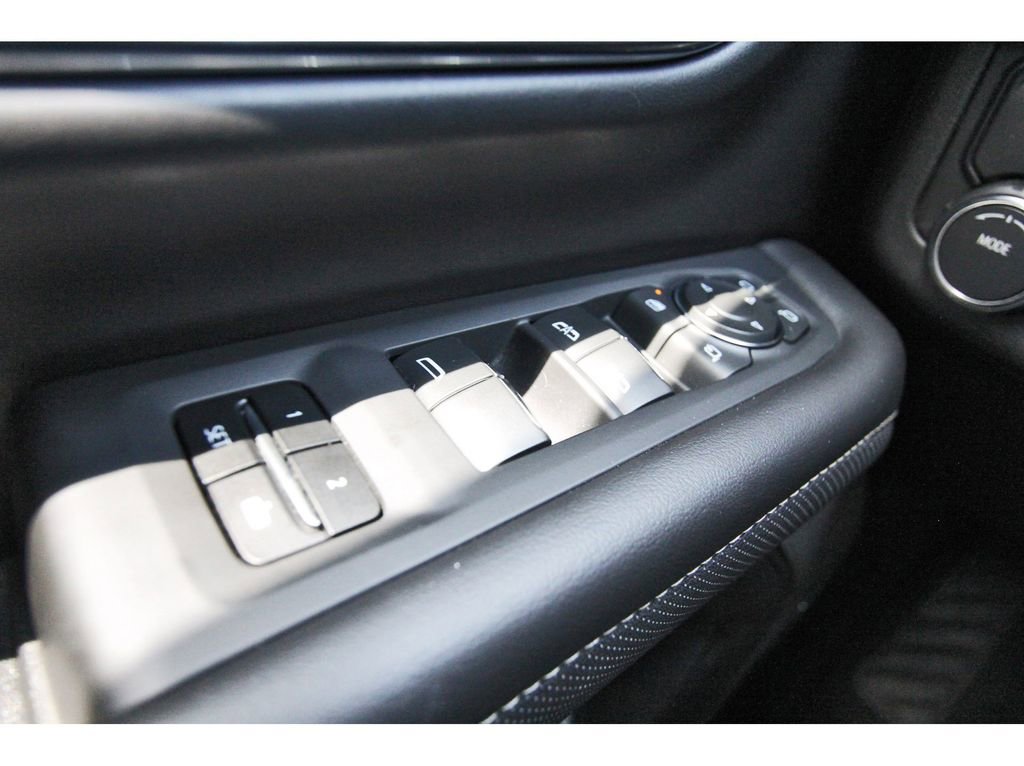 Used 2024 Chevrolet Suburban Premier RWD image 18