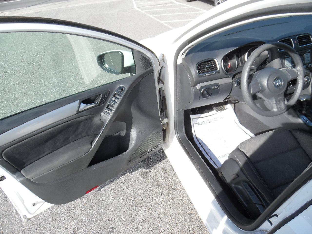 Used 2010 Volkswagen Golf 4-Door image 9