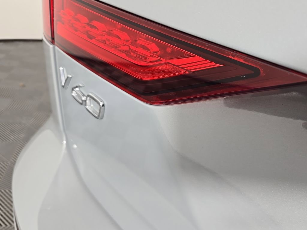 Certified 2025 Volvo V60 B5 Cross Country Plus image 9