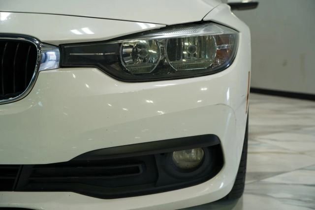 Used 2016 BMW 320i Sedan RWD image 5